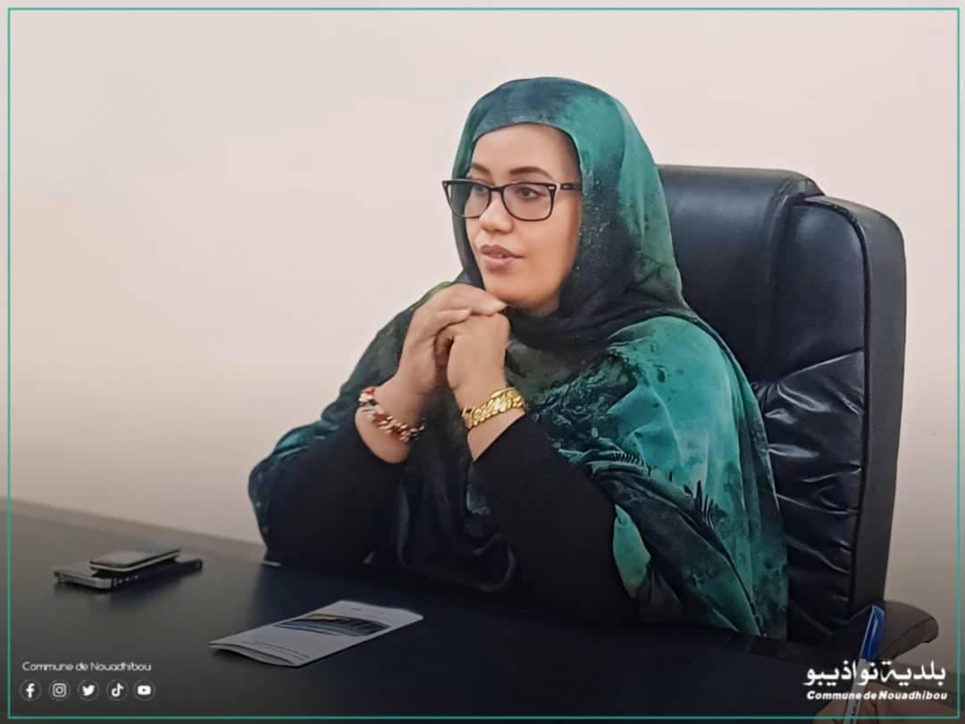 العمدة المساعدة تترأس جلسة نقاش تشمل المستشارين و أطر البلدية حول التأثير البيئي لمشروع إنتاج الهيدروجين