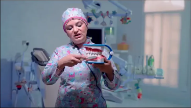 أخصائية طب أسنان الأطفال توضح: أهمية تنظيف اللسان باستخدام الفرشاة