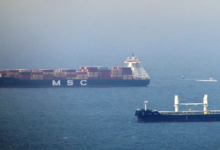 الحوثيون يعلنون استهداف سفن بميناء حيفا والبحر المتوسط