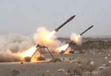 الحوثيون يبثون مشاهد لإطلاق صاروخ باليستي نحو سفينة إسرائيلية