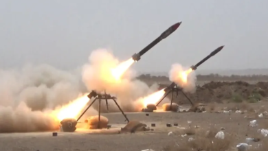 الحوثيون يبثون مشاهد لإطلاق صاروخ باليستي نحو سفينة إسرائيلية