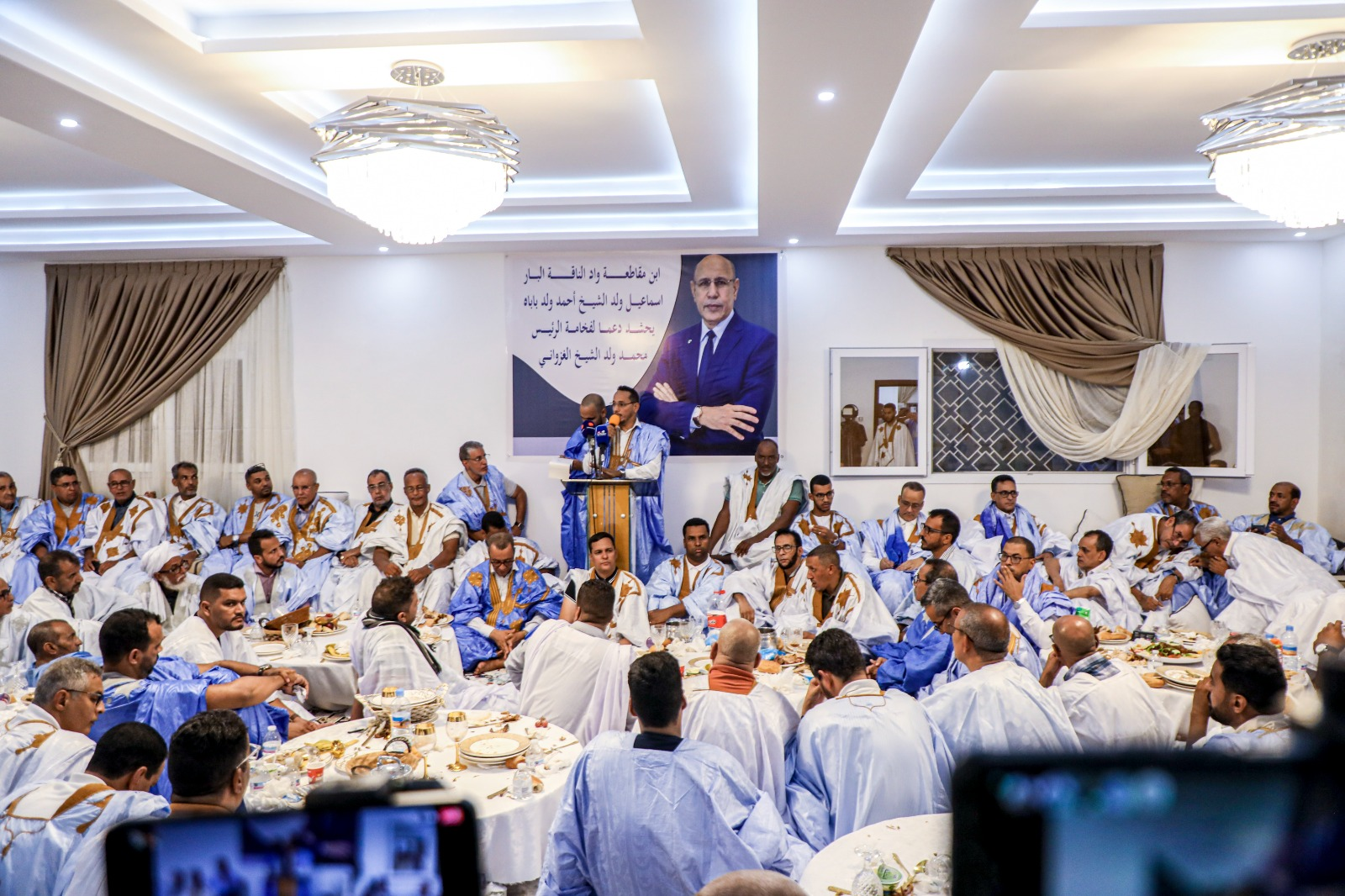 الوزير السابق إسماعيل ولد الشيخ أحمد ينظم تظاهرة سياسية بمقاطعة واد الناقة دعمًا للمترشح ولد الشيخ الغزواني