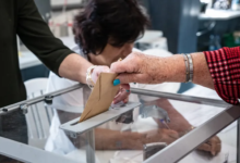 بدء التصويت بانتخابات فرنسا وتوقعات بتقدم اليمين المتطرف