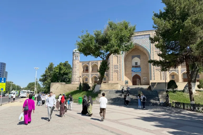 يوميات مسافر لا أحد ينام في الطريق إلى أوزبكستان