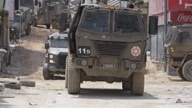 الاحتلال يعتقل فلسطينيين قرب جنين وطولكرم ويقتحم بلدات بالخليل