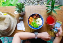 متى تتناول القضمة الأولى من طعامك؟