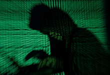 تحذير من عمليات احتيال السفر بالذكاء الاصطناعي عبر دليل إرشادي مزيف