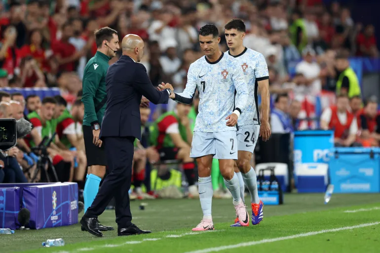 هل تسبب اعتماد البرتغال على رونالدو في الإقصاء من اليورو؟