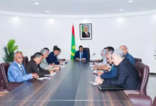 الوزير الأول يوجه بتكثيف الجهود لإيجاد حلول فعالة لمشكلة المرور