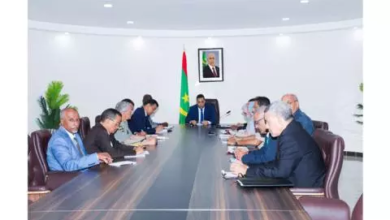 الوزير الأول يوجه بتكثيف الجهود لإيجاد حلول فعالة لمشكلة المرور