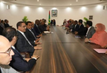 الوزير الأول يلتقي باتحاد أرباب العمل لتعزيز الشراكة بين القطاعين العام والخاص