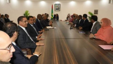 الوزير الأول يلتقي باتحاد أرباب العمل لتعزيز الشراكة بين القطاعين العام والخاص