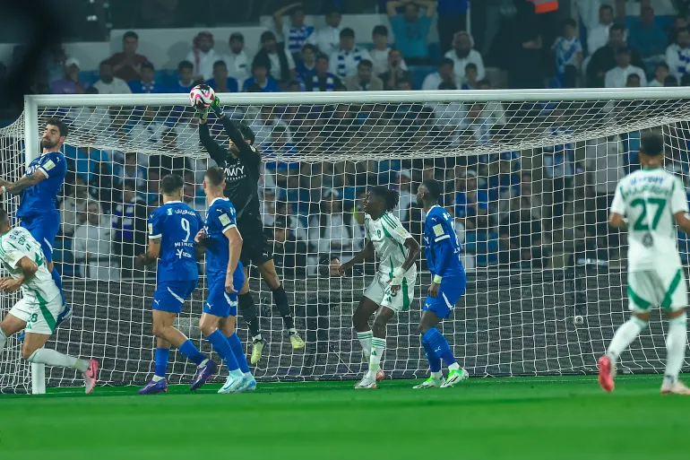 الهلال يستهل الموسم بفوز مثير في كأس السوبر السعودية