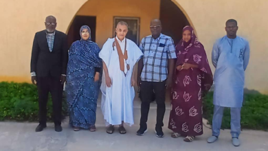 النائب والعمدة القاسم ولد بلالي يستقبل مسؤول الصحة في الصليب الأحمر الفرنسي ويقوم بجولة تفقدية للمنشآت الصحية في بلدية نواذيبو