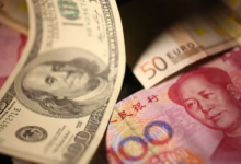تحول هادئ في المشهد المالي العالمي: صعود اليوان وتآكل هيمنة الدولار