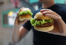 الزيادة في السمنة: تحليل علمي لأسبابها وآثارها عبر العقود