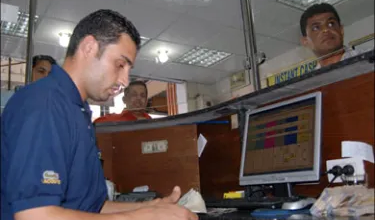 سلطة النقد الفلسطينية تتدخل لضبط سوق الصرف amid ارتفاع الطلب على العملات والذهب