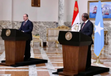 مصر تدخل بقوة على خط الأزمة الصومالية: اتفاقية عسكرية مع مقديشو وتحركات دبلوماسية لتعزيز النفوذ في القرن الأفريقي