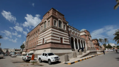 أزمة مصرفية في ليبيا تعرقل المعاملات وتعطل صرف الرواتب وسط تصاعد الصراع السياسي