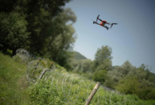 تصاعد الهجمات بالطائرات المسيرة الأوكرانية: موسكو تعاني من تعطيل الرحلات الجوية وأضرار في المباني السكنية