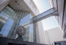 تذبذب الدينار العراقي أمام الدولار من المستفيد؟