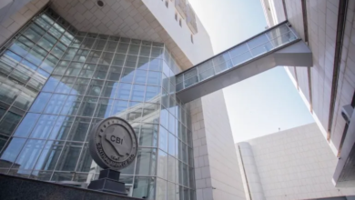 تذبذب الدينار العراقي أمام الدولار من المستفيد؟