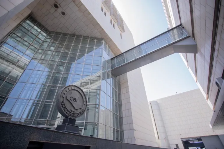 تذبذب الدينار العراقي أمام الدولار من المستفيد؟