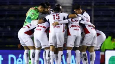 وسائل الإعلام المكسيكية تنتقد روبرتو ألفارادو بعد إشعاله الألعاب النارية في مؤتمر صحفي لتشيفاس