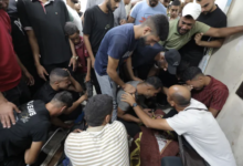 استشهاد 63 فلسطينياً في غارات إسرائيلية على غزة وارتفاع الخسائر البشرية في العام الأول من الحرب