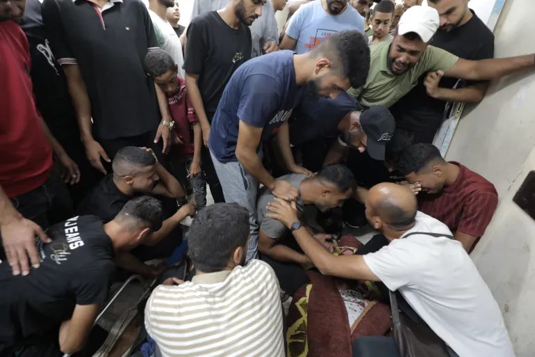 استشهاد 63 فلسطينياً في غارات إسرائيلية على غزة وارتفاع الخسائر البشرية في العام الأول من الحرب