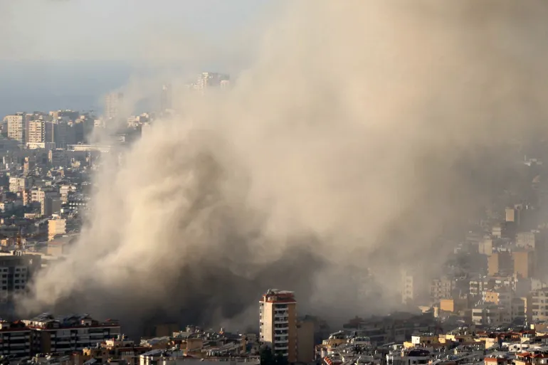 تصاعد التوتر بين إسرائيل وحزب الله: غارات جوية وإنذارات بالإخلاء وسط اشتباكات عنيفة