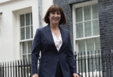 حكومة حزب العمال البريطاني ترفع تقديرات الضرائب وتعد بإصلاح الخدمات العامة