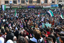 السوريون يحتفلون في الميادين والساحات بانتصار الثورة وسقوط نظام الأسد